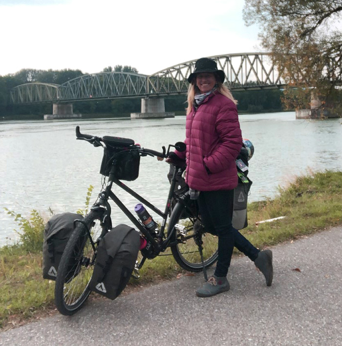 NicoleBikeDanube_02web
